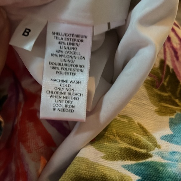 LOFT floral skirt with side zipper and full white lining. - Picture 7 of 7